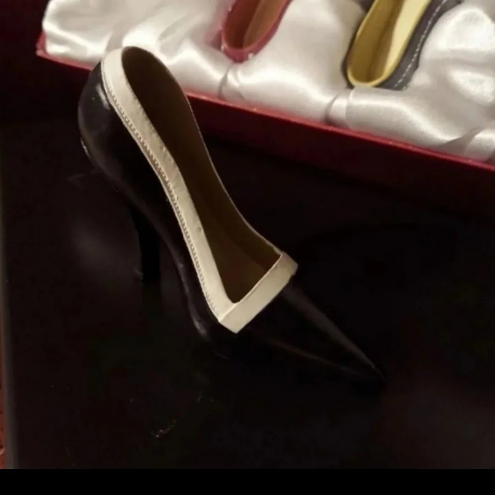 CLASSY HIGH HEEL PUMPS SHOE ORNAMENTS SET 4 Vintage & New!